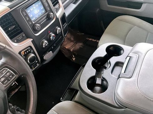 Used 2020 RAM 1500 Classic SLT AWD/4WD image 15