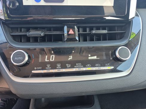 Used 2024 Toyota Corolla LE FWD image 31