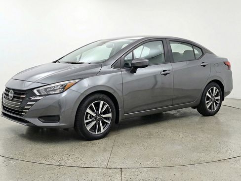 Used 2025 Nissan Versa SV image 3