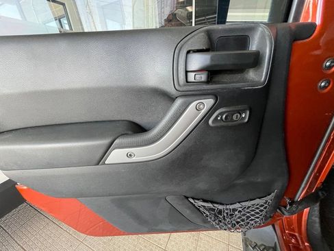 Used 2014 Jeep Wrangler Unlimited Sahara w/ Max Tow Package AWD/4WD image 12