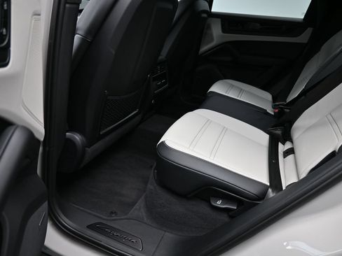 Certified 2026 Porsche Cayenne GTS AWD/4WD image 22