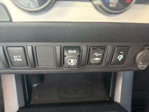 Used 2018 Toyota Tacoma TRD Off-Road AWD/4WD image 25