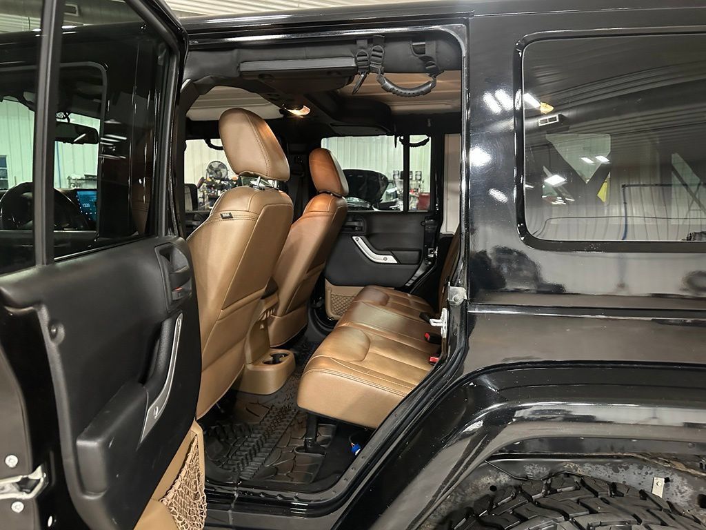 Used 2015 Jeep Wrangler Unlimited Sahara w/ Connectivity Group AWD/4WD image 19