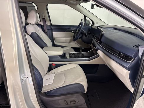 New 2026 Kia Carnival EX FWD image 18