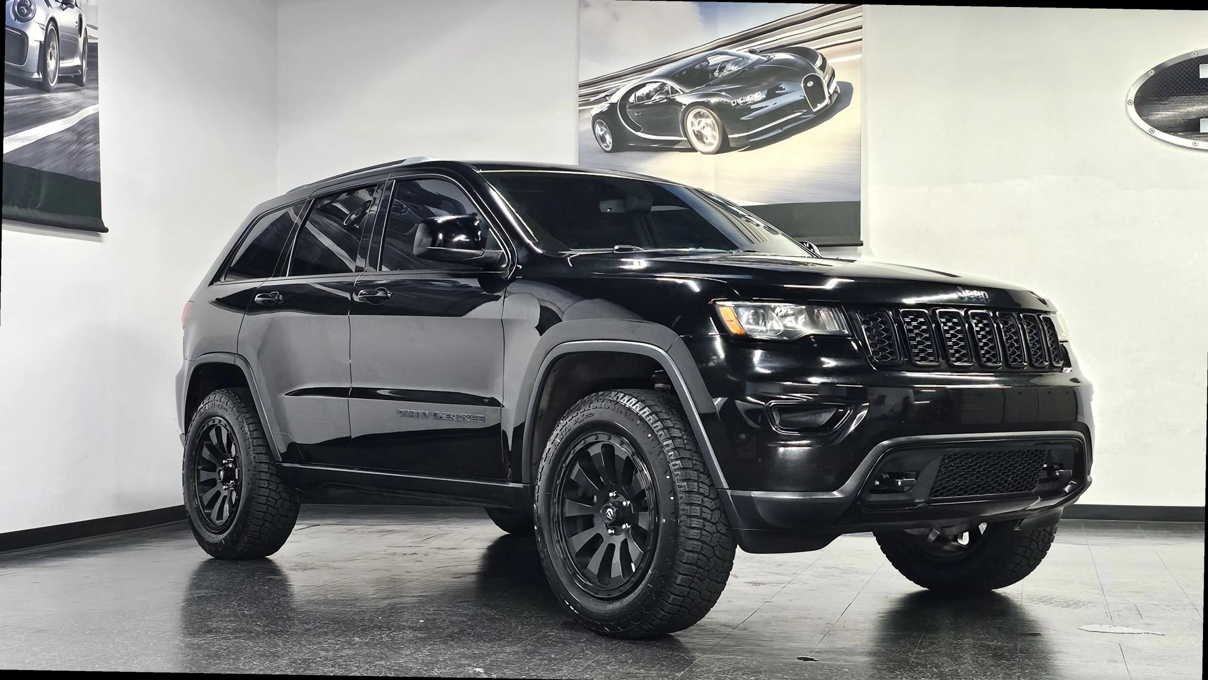 Used 2018 Jeep Grand Cherokee Laredo AWD/4WD image 7