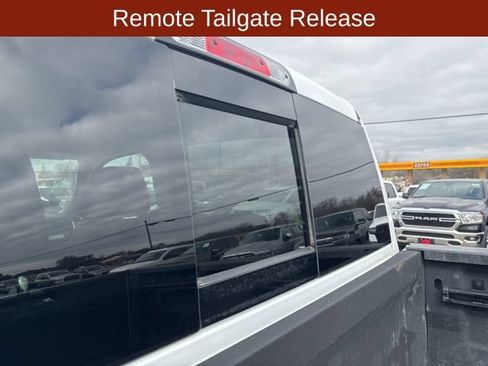 Used 2022 RAM 1500 Laramie AWD/4WD image 18