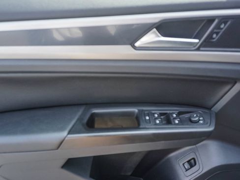 Used 2020 Volkswagen Atlas Cross Sport SE w/ Panoramic Sunroof Package AWD/4WD image 18