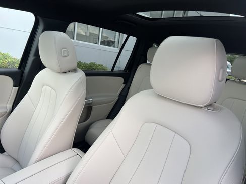 Used 2025 Mercedes-Benz GLB 250 image 18