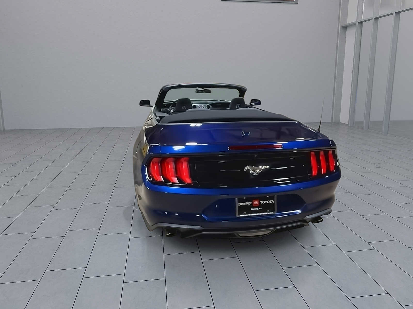 Used 2019 Ford Mustang Convertible w/ Ecoboost Performance Package RWD image 7