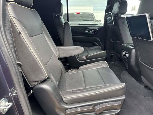 Used 2023 GMC Yukon XL SLT image 13