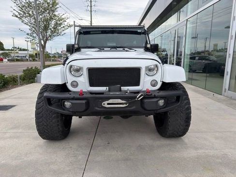 Used 2017 Jeep Wrangler Unlimited Rubicon AWD/4WD image 18
