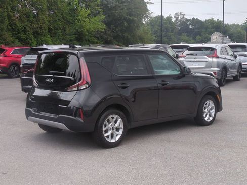 Used 2023 Kia Soul LX w/ LX Technology Package FWD image 5