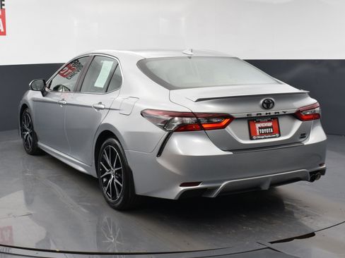 Used 2023 Toyota Camry SE image 3