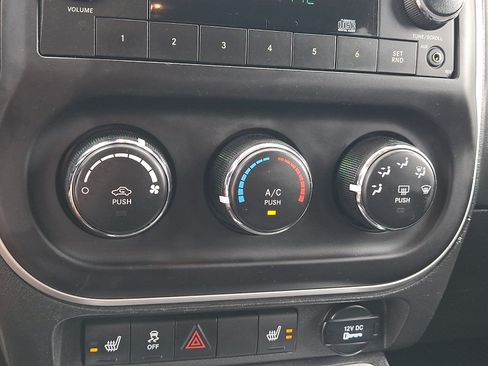 Used 2014 Jeep Compass Latitude FWD image 15