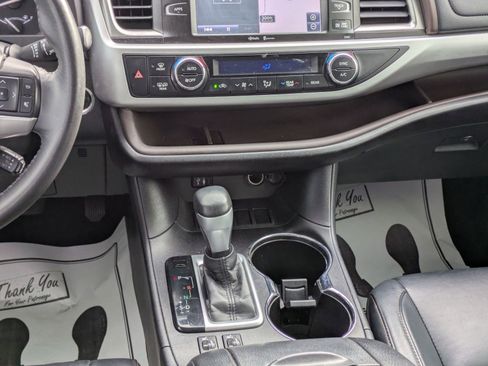 Used 2015 Toyota Highlander XLE image 18