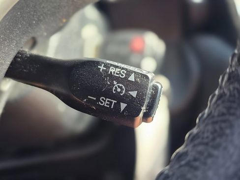 Used 2012 Toyota Camry SE image 38