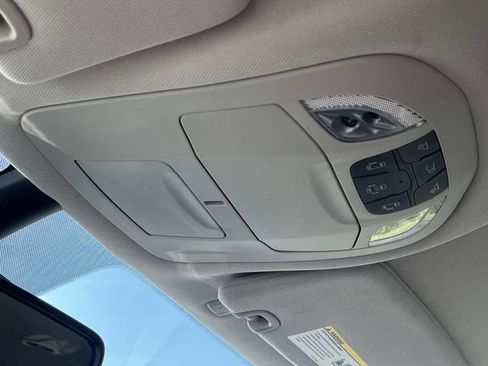 Used 2024 Chrysler Pacifica Limited FWD image 37