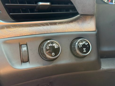 Used 2019 Cadillac Escalade Premium Luxury AWD/4WD image 20