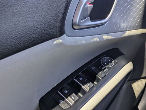 Used 2020 Kia Soul LX FWD image 27