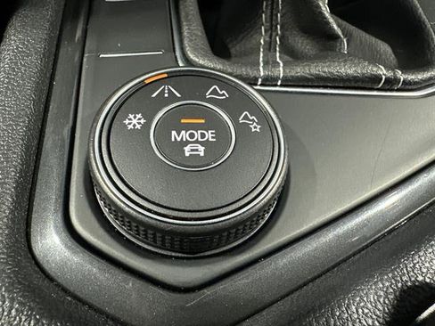 Certified 2022 Volkswagen Tiguan SE R-Line image 33