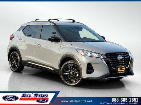 Used 2023 Nissan Kicks SR w/ Exterior Package image 1