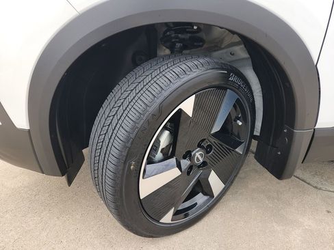 Certified 2025 Nissan Kicks SR FWD image 31