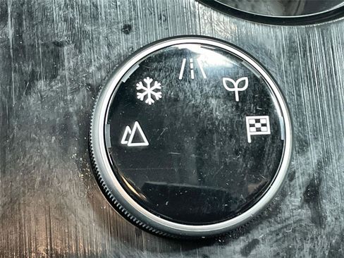 Used 2024 Nissan Rogue SV image 20