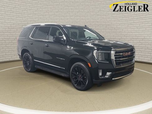 Used 2022 GMC Yukon SLT w/ SLT Luxury Package image 3