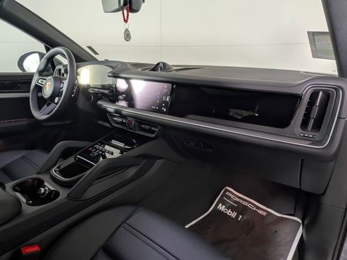 New 2026 Porsche Cayenne Coupe image 19