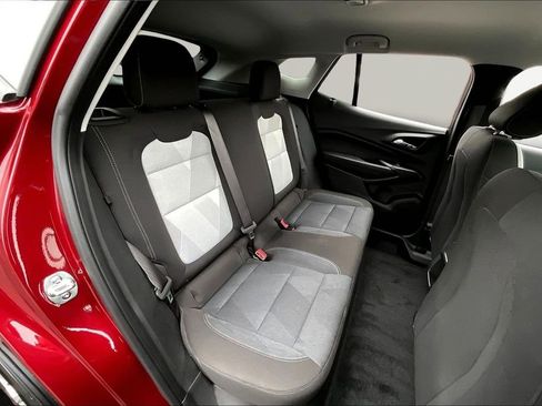 Used 2025 Chevrolet Trax LS image 27