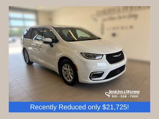 Used 2023 Chrysler Pacifica Touring FWD video 1