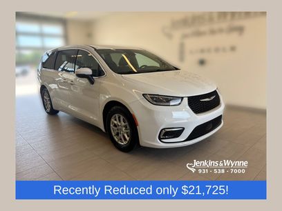 Used 2023 Chrysler Pacifica Touring