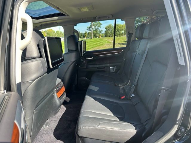 Used 2017 Lexus LX 570 4WD w/ Luxury Package image 21