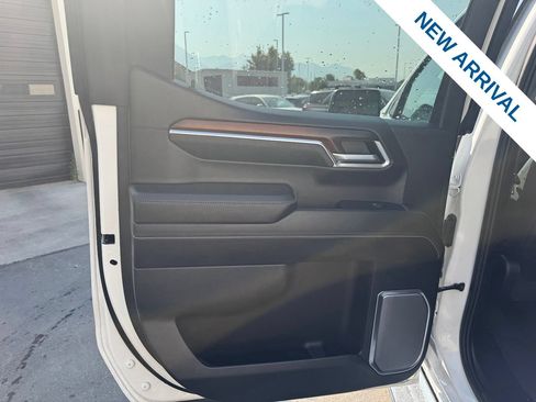 Used 2024 GMC Sierra 1500 Denali w/ Technology Package AWD/4WD image 15