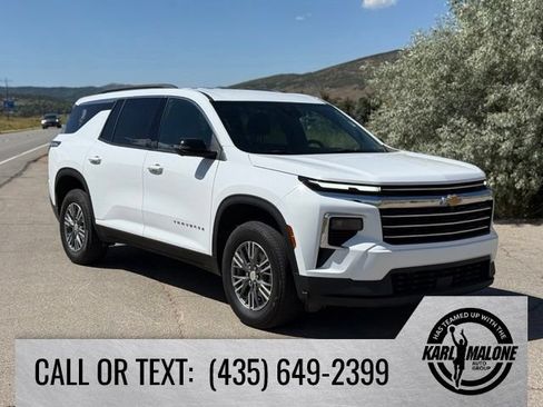 Used 2025 Chevrolet Traverse LT w/ Driver Confidence Package AWD/4WD image 7