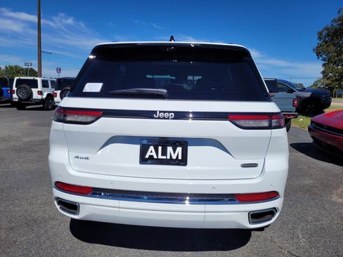 New 2025 Jeep Grand Cherokee Overland image 8