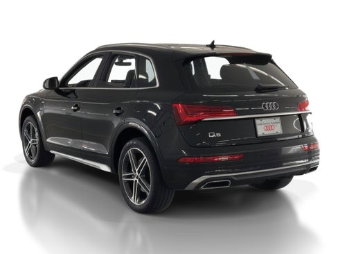 Used 2023 Audi Q5 e Premium w/ Convenience Package image 3