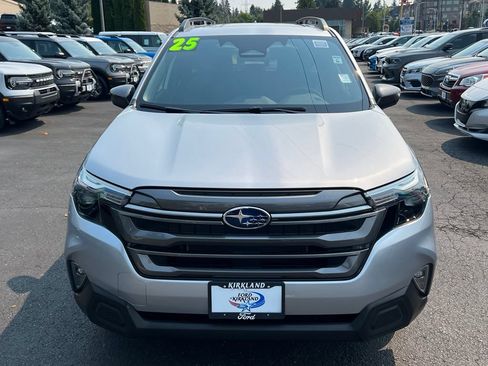 Used 2025 Subaru Forester Premium AWD/4WD image 5