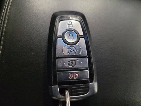 Used 2020 Ford Explorer XLT w/ Equipment Group 202A AWD/4WD image 32