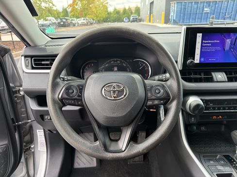 Used 2023 Toyota RAV4 LE FWD image 10