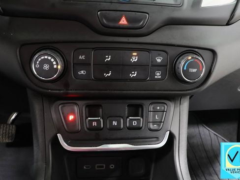 Used 2018 GMC Terrain SLE image 9