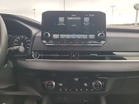 Used 2024 Mitsubishi Outlander AWD image 18