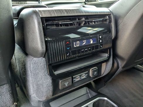 Used 2024 Jeep Wagoneer Series II AWD/4WD image 16