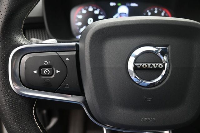 Used 2020 Volvo XC40 T5 R-Design w/ Protection Package AWD/4WD image 15