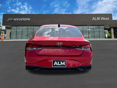 Used 2022 Hyundai Elantra SEL w/ Convenience Package FWD image 6