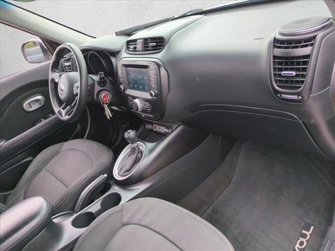 Used 2018 Kia Soul + FWD image 20