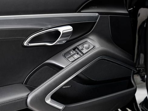 Used 2016 Porsche Cayman image 8