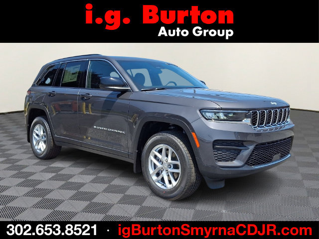 New 2026 Jeep Grand Cherokee Laredo w/ MOPAR Finishing Package RWD image 1