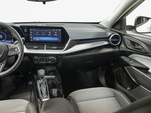 Used 2024 Chevrolet Trax LT FWD image 31