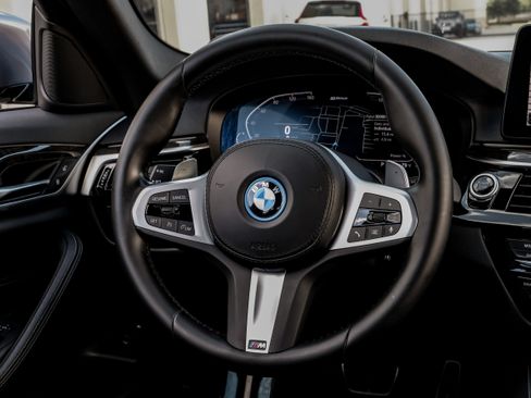 Used 2022 BMW 530e w/ M Sport Package RWD image 16